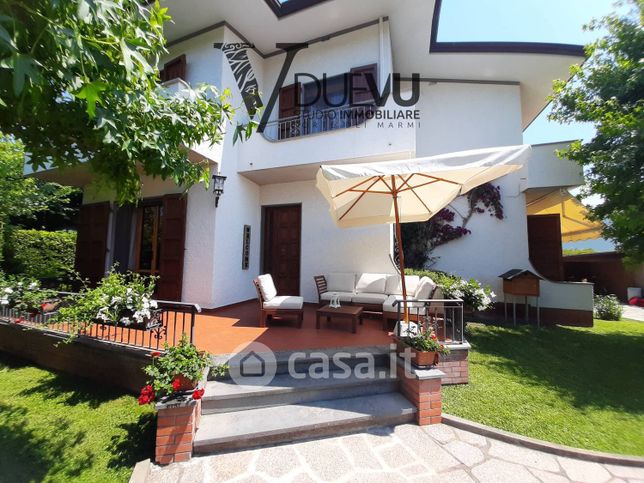 Casa indipendente in residenziale in Via Versilia