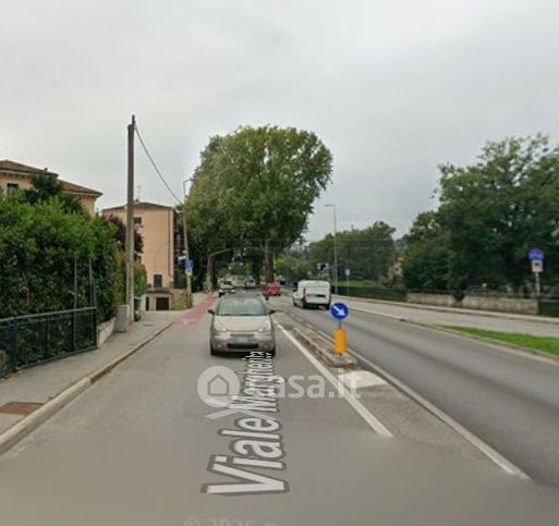 Box/posto auto in residenziale in Viale Margherita