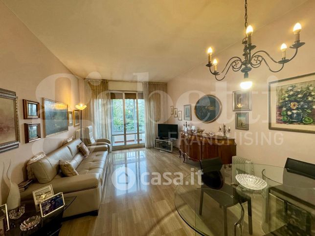 Appartamento in residenziale in Via Azzurra 60