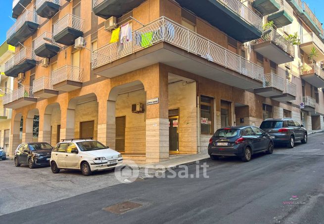 Attività/licenza (con o senza mura) in commerciale in Via Pietro Nenni 10