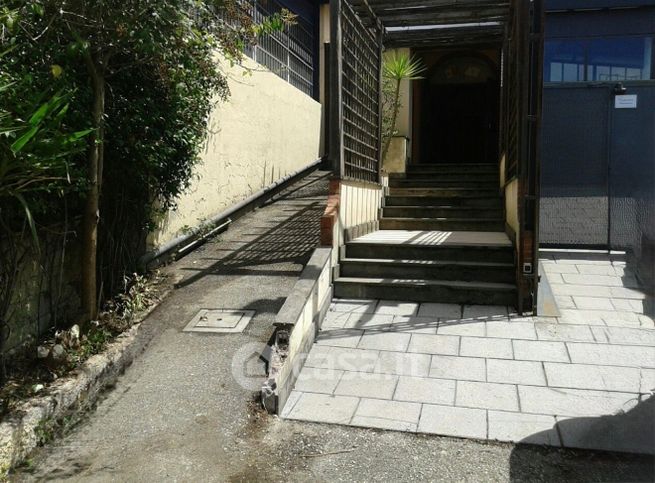 Negozio/locale commerciale in commerciale in Via di Affogalasino 120