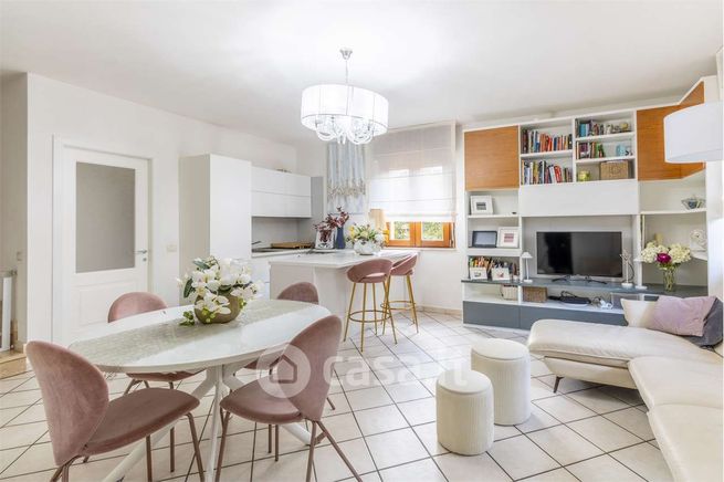 Casa bi/trifamiliare in residenziale in Via Delle Ortensie