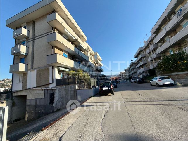 Garage/posto auto in residenziale in Viale Lazio 4