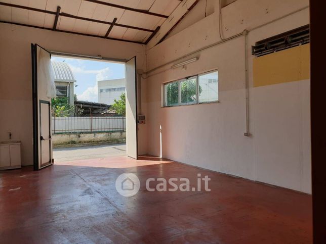 Capannone in commerciale in Via Penne 53
