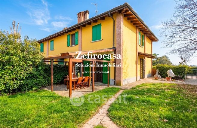 Villa in residenziale in 