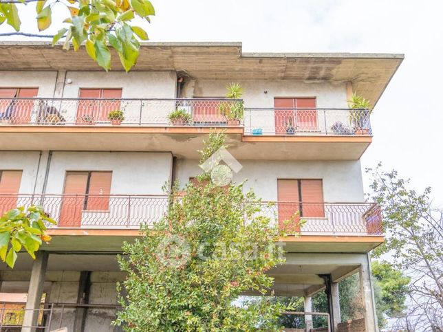 Appartamento in residenziale in Via GiosuÃ¨ Carducci 1