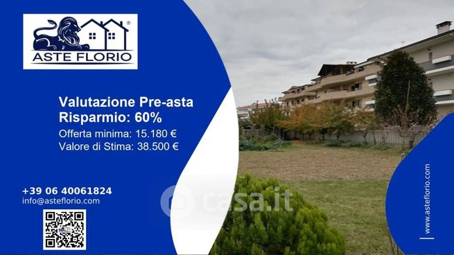 Terreno agricolo in commerciale in Via Ugo Foscolo