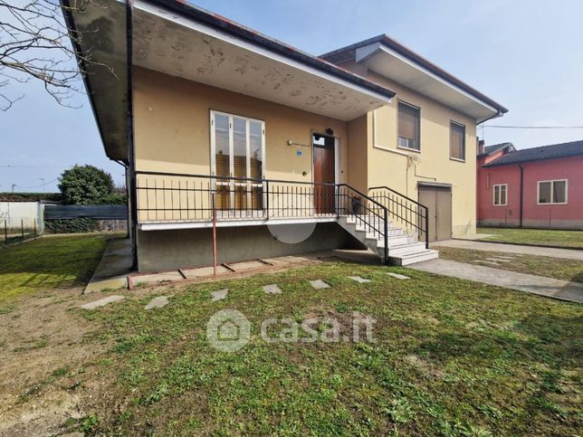 Villa in residenziale in Via Bonomi 3