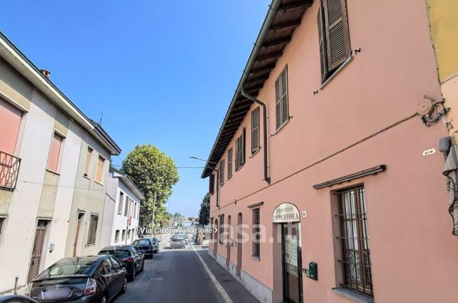 Casa bi/trifamiliare in residenziale in Via Cavour 84