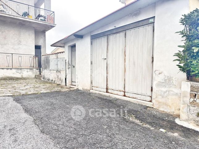 Box/posto auto in residenziale in Via Monti Sabatini 6
