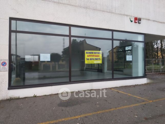 Capannone in commerciale in Via della Repubblica