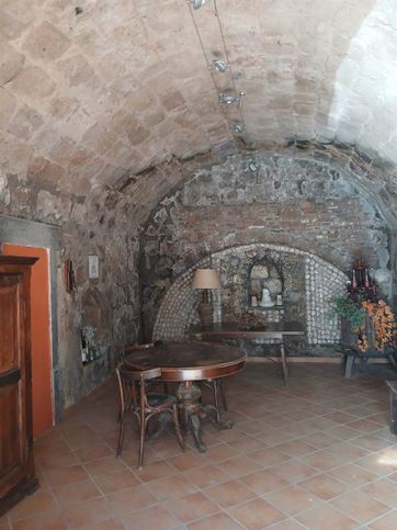Capannone in commerciale in