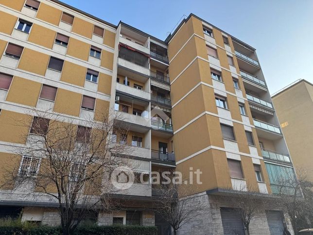 Appartamento in residenziale in Via Ermete Zacconi 3