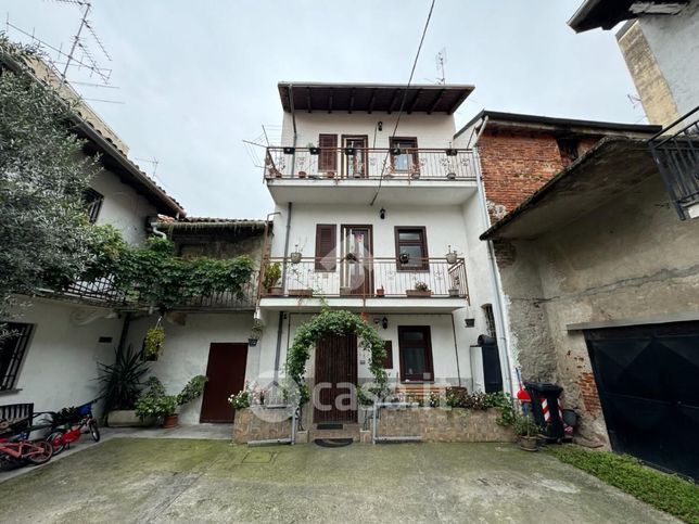 Casa bi/trifamiliare in residenziale in Via Goffredo Mameli 15