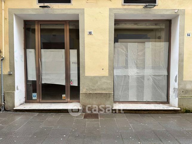 Capannone in commerciale in