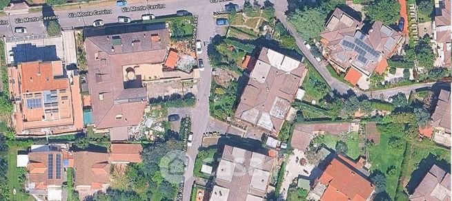 Box/posto auto in residenziale in Via Monte Cervino 36