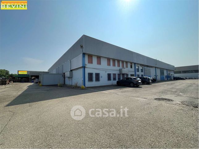 Capannone in commerciale in Via Mavora 55