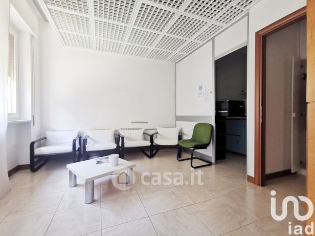 Ufficio in commerciale in Via Bernardo Ordanino 28