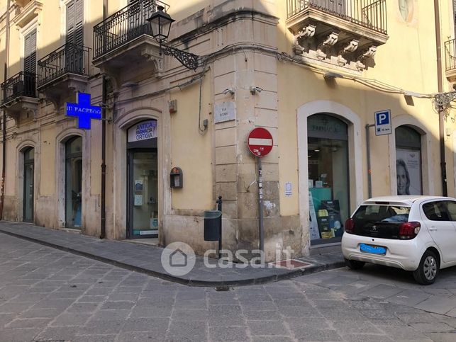 Negozio/locale commerciale in commerciale in Via Roma 81