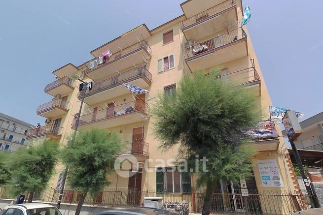 Box/posto auto in residenziale in Via Litoranea 30