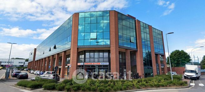 Ufficio in commerciale in 