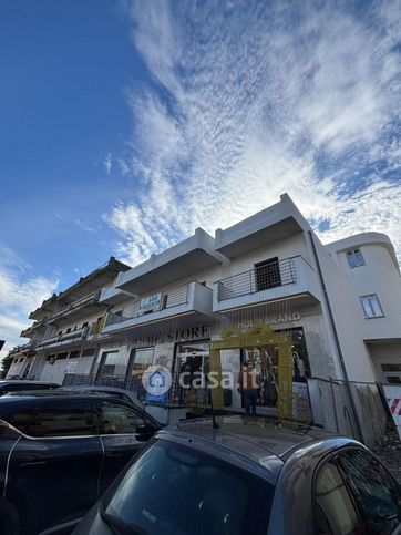 Ufficio in commerciale in Via Staffetta 1