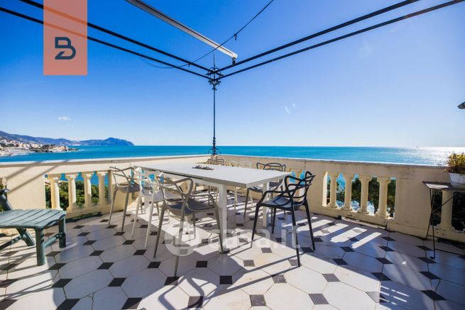 Villa in residenziale in Via Orlando 19