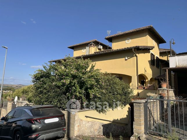 Villetta a schiera in residenziale in Via Giovanni Pascoli