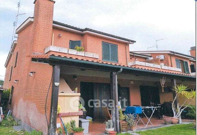 Villetta a schiera in residenziale in Via Pietro Romani 170