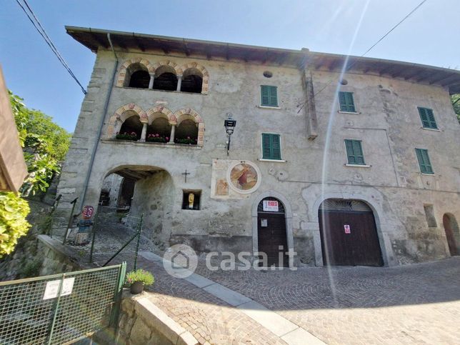 Casa indipendente in residenziale in Via Villa 38