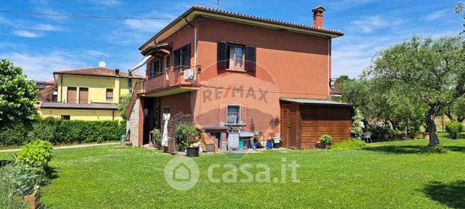 Villa in residenziale in Via Gardesana 104