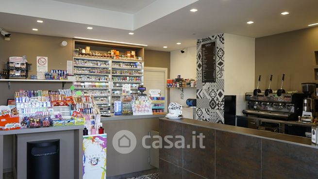 Attività/licenza (con o senza mura) in commerciale in Via delle Calabrie