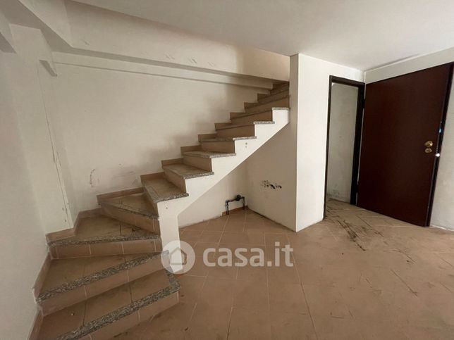 Ufficio in commerciale in Via Fabio Filzi 64