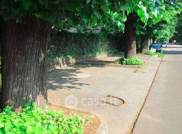 Garage/posto auto in residenziale in Viale Rejna