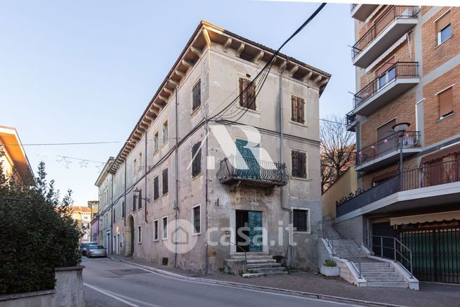 Casa indipendente in residenziale in Via Madonna 30