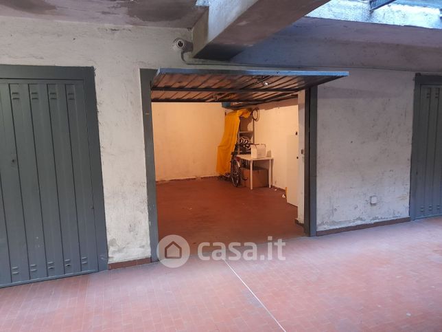 Garage/posto auto in residenziale in Via Pavia 2