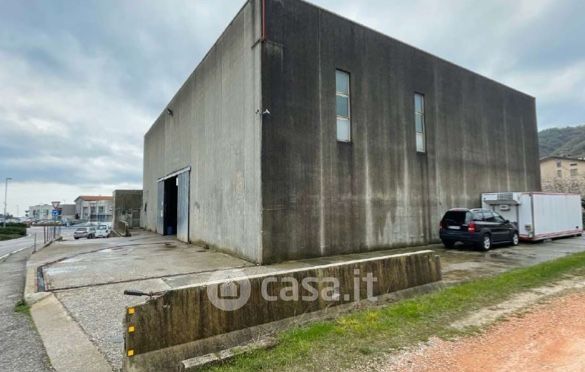 Capannone in commerciale in Viale Veneto 10