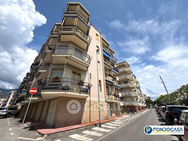 Box/posto auto in residenziale in Via Amalfi 1