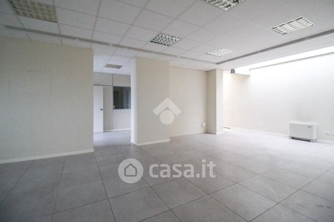 Ufficio in commerciale in Via Giuseppe di Vittorio