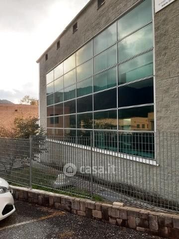 Ufficio in commerciale in 