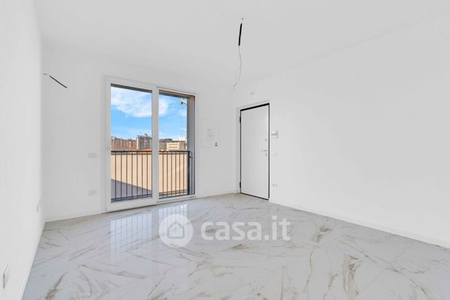 Appartamento in residenziale in Via Ermenegildo Cantoni 5