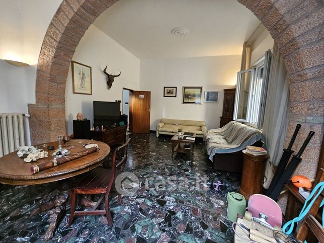 Casa indipendente in residenziale in 