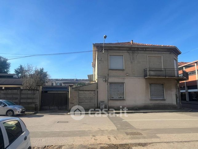 Casa indipendente in residenziale in 