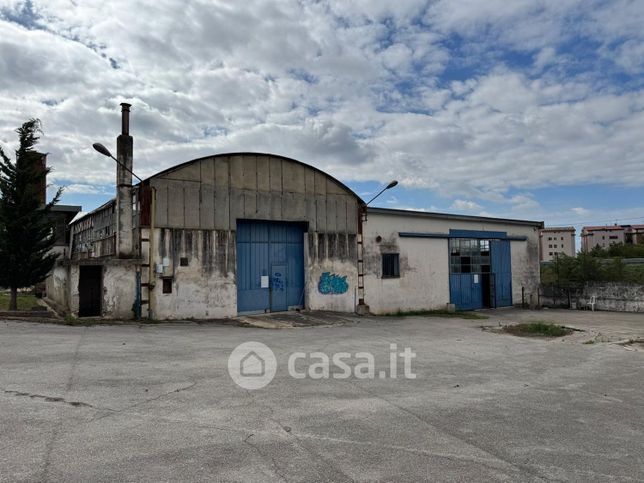 Capannone in commerciale in Viale della Pace