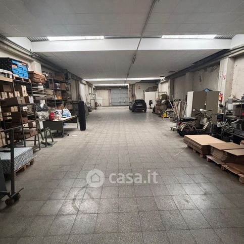 Capannone in commerciale in Via Fabio Filzi 96