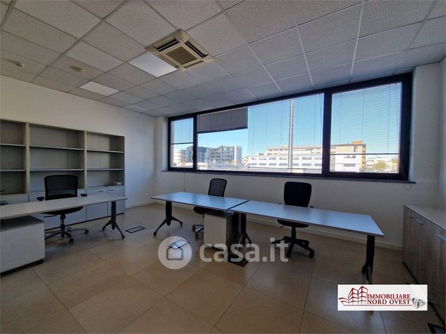 Ufficio in commerciale in Via Gallarate