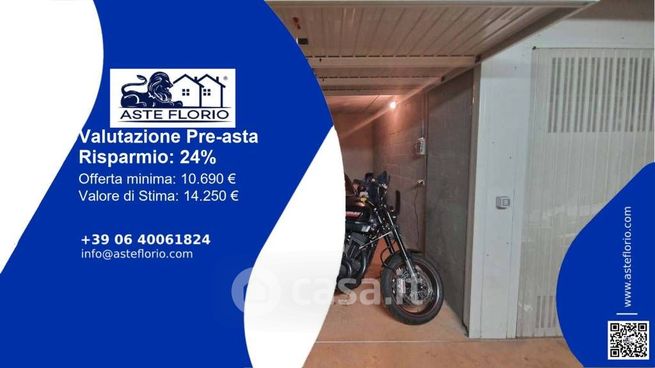 Box/posto auto in residenziale in Piazza Adriano 11 /E