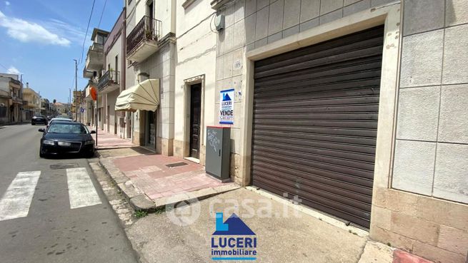 Negozio/locale commerciale in commerciale in Via di Soleto 114