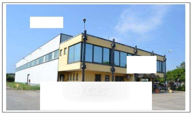 Capannone in commerciale in Contrada Pozzacchio