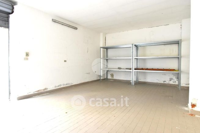 Garage/posto auto in residenziale in Via Archimede 11